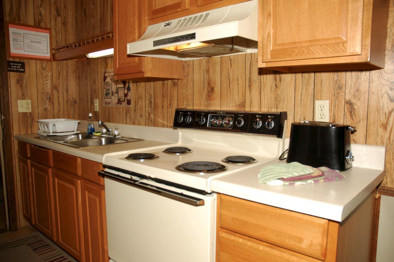 Carolina Landing Camping Resort Deluxe Cabin 4 Fair Play Exterior photo